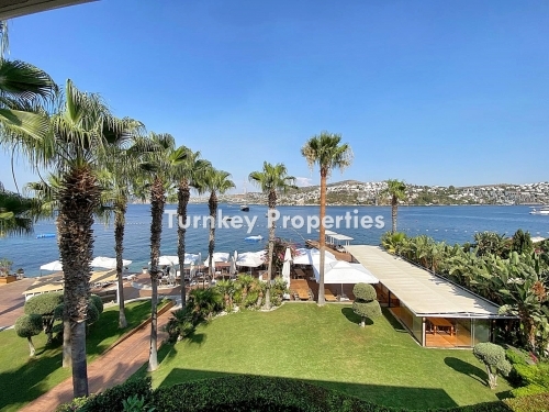 Ultra-Luxurious, Fully Furnished 5+1 Apartment for Sale in Gundogan - Beachfront with Premium Site Amenities