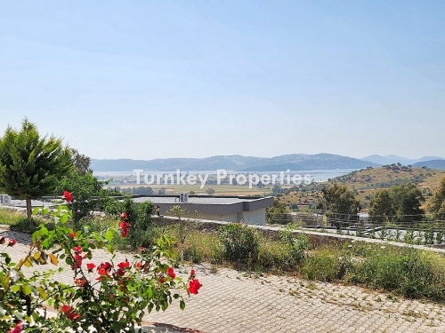 2+1 Ground Floor Apartment for Sale in Dorttepe - Peaceful Living with Unique Lake View