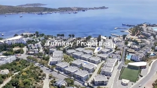 Bodrum, Asarlık’ta Denize Sıfır, Özel Plajlı ve İskeleli Sitede Satılık Modern Ev