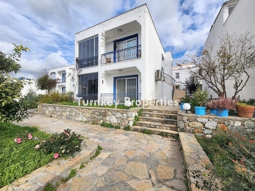 3+1 Garden Floor Apartment for Sale in Turgutreis Bodrum - Centrally Located, with a Large Garden, Spacious Living Areas