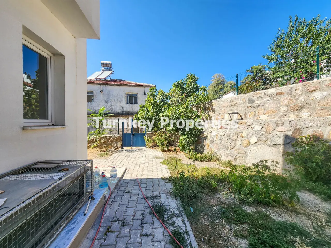 Three-Bed Garden House to Rent in Farilya, Gundogan, with Parking — 2