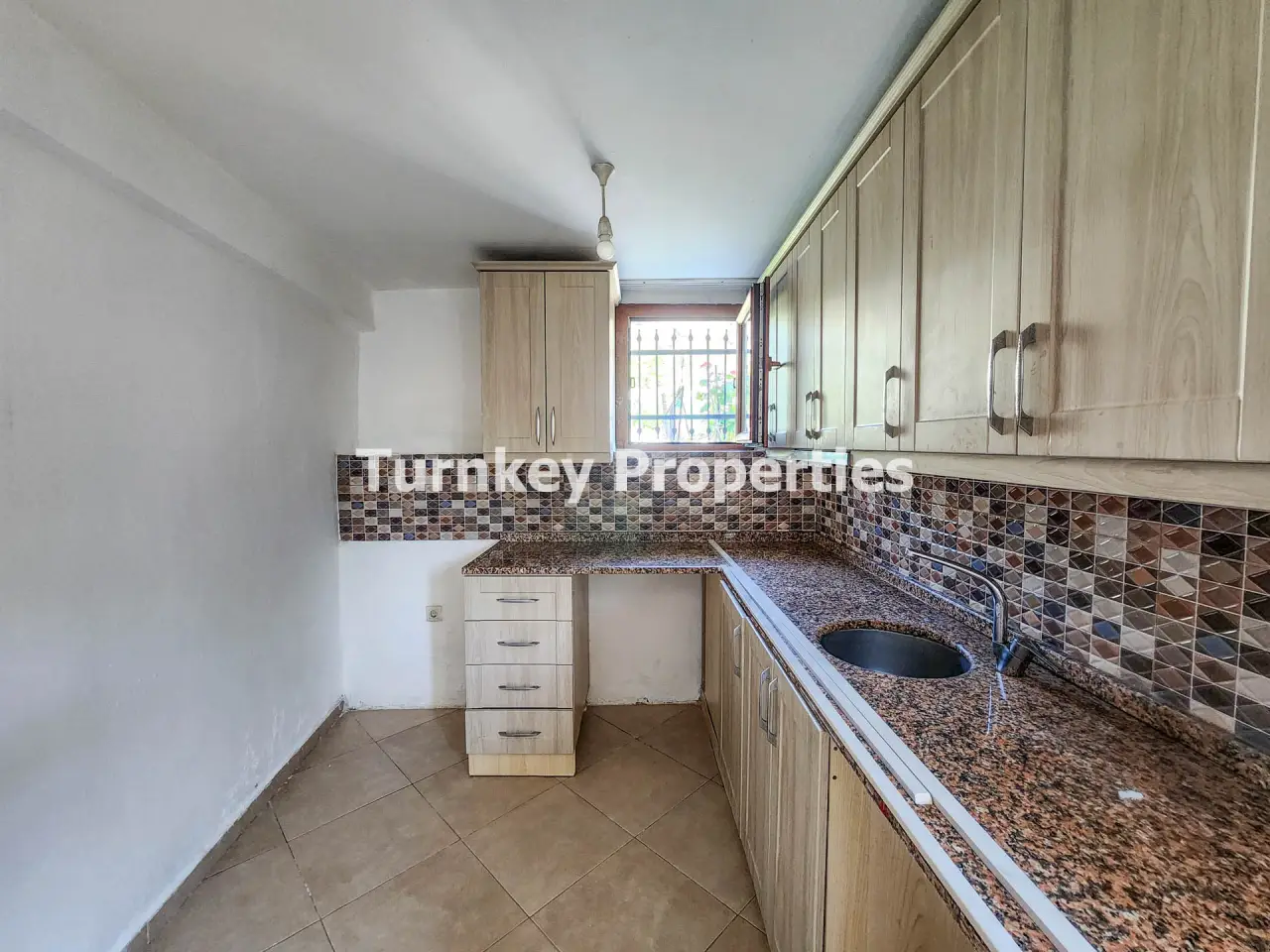 Two-Bedroom Garden Flat to Rent in Central Gundogan for Long Lets — 3