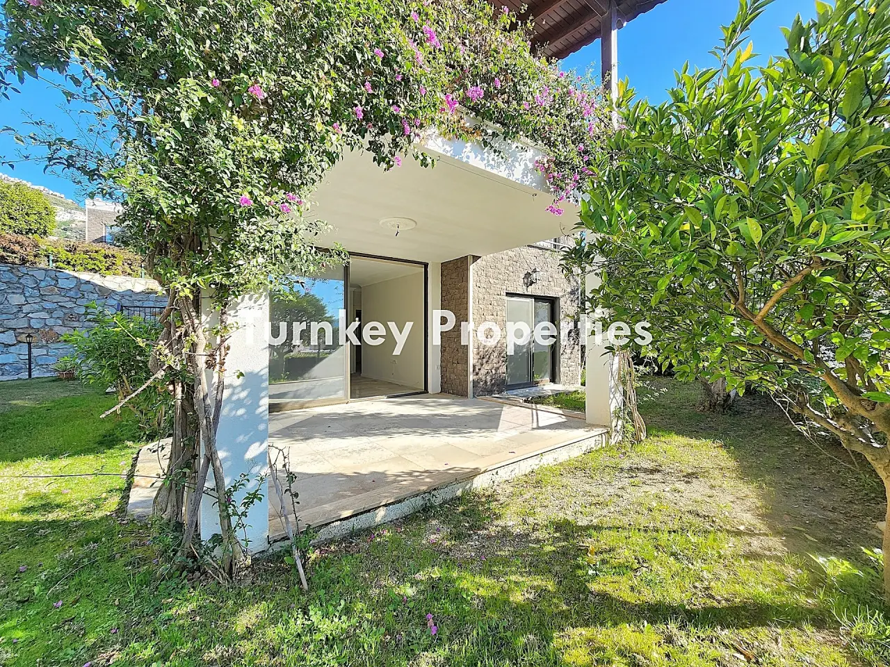 Garden Flat for Sale in Koyunbaba with Shared Pool near the Beach — 3
