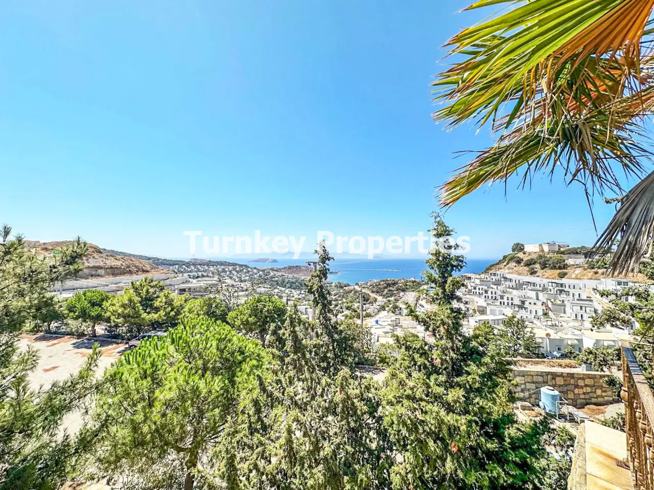 Gümüşlük Satılık Villa Deniz Manzaralı Tripleks Özel Bahçeli Site — 2