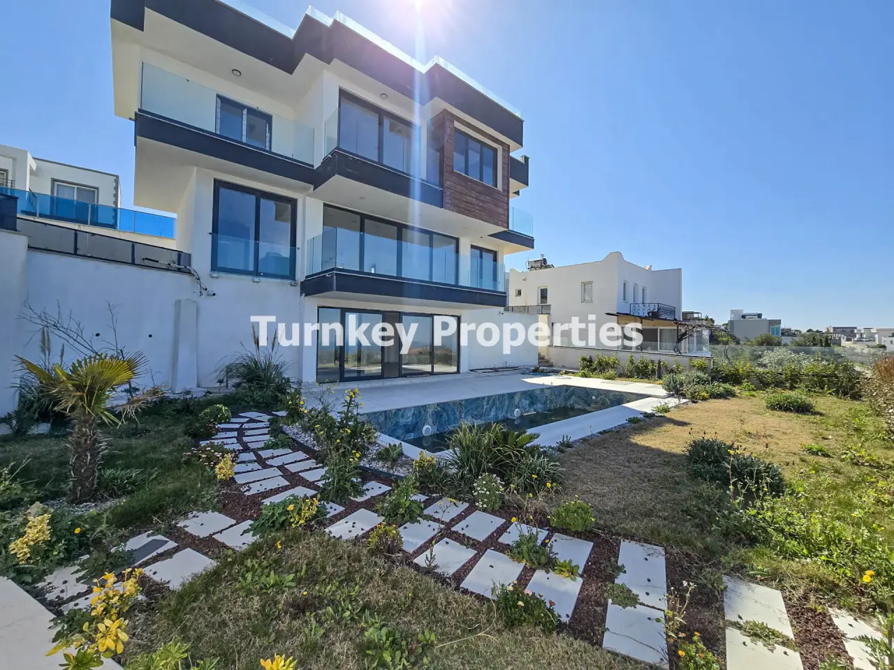 Villa à vendre à Bogazici sur 502 m² avec piscine privée, vue mer — 2