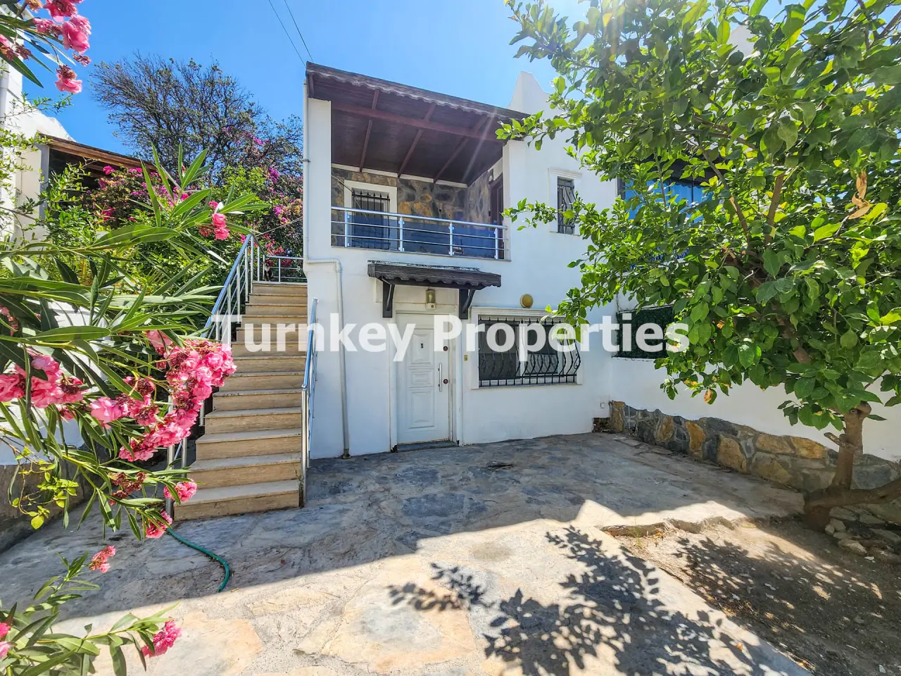 Two Flats with Garden and Car Parking for Sale in Central Konacik — 3