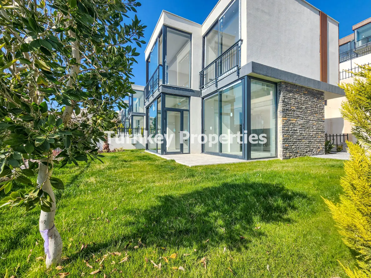 Villa à vendre à Adabuku avec trois chambres et vue sur la vallée — 2