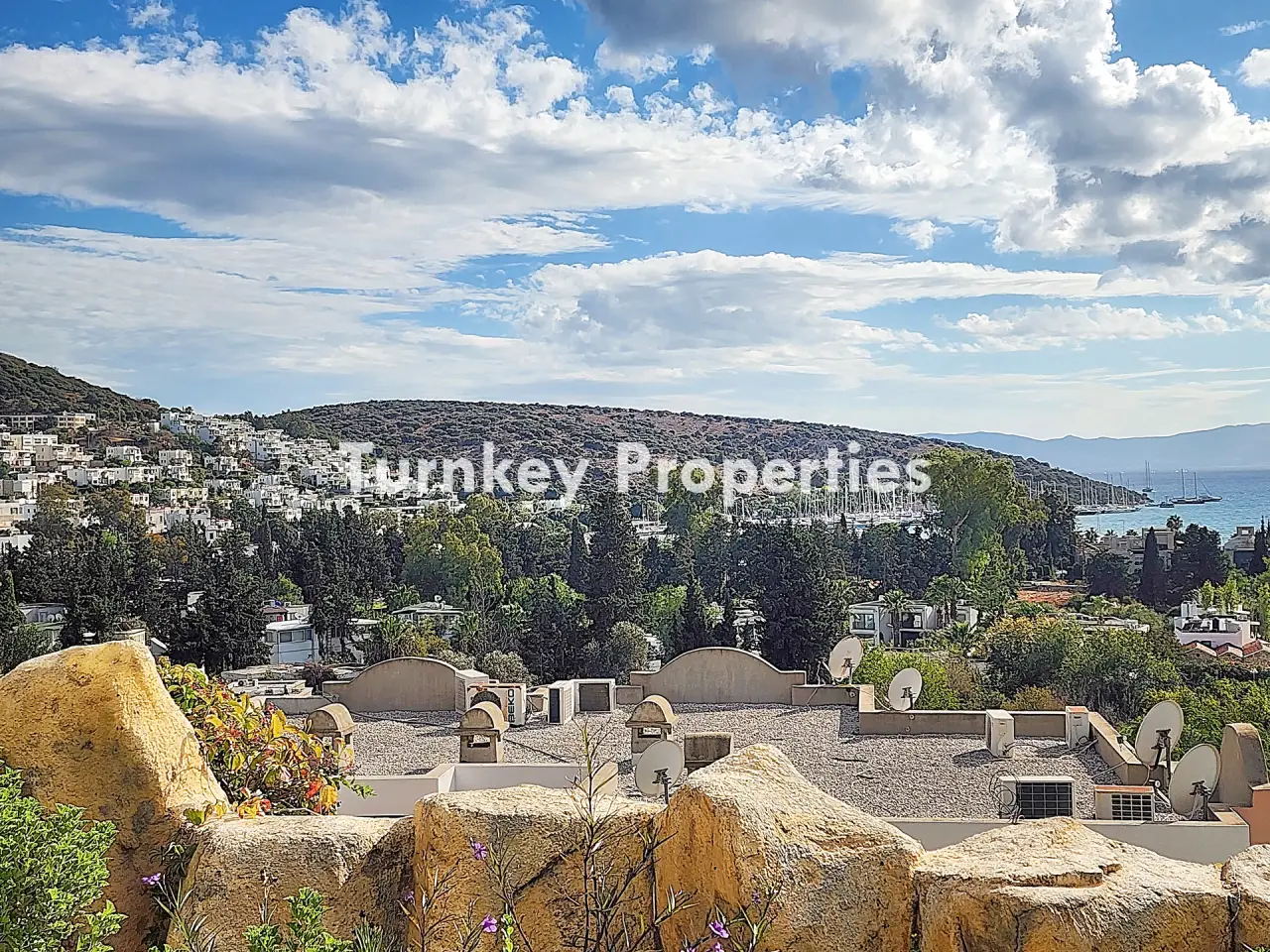 Bitez Lavanta Sitesi Kiralık Daire | Deniz Manzaralı Bahçe Katı ve Eşyalı — 3