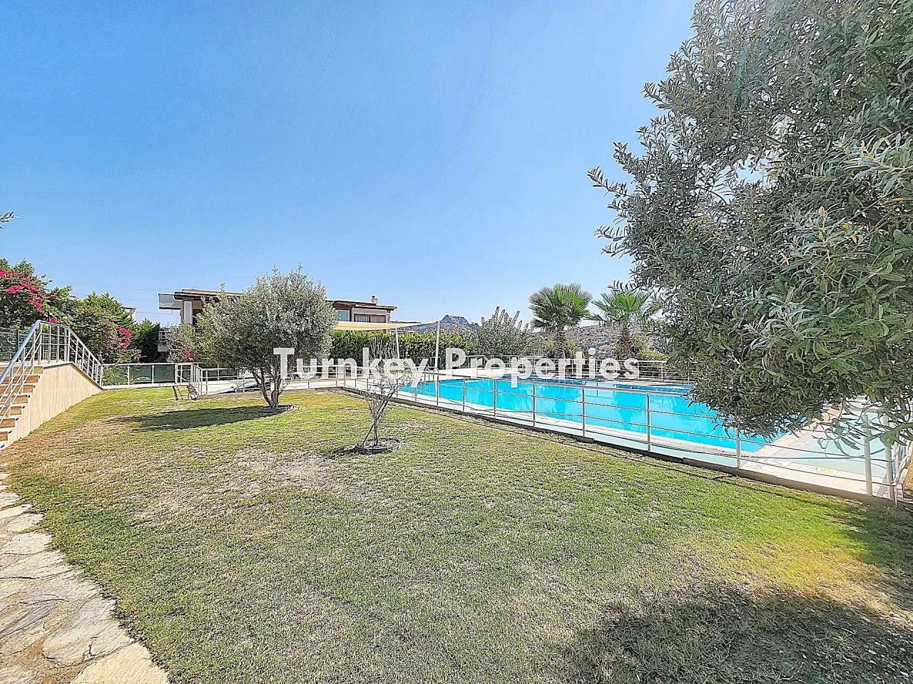 Two-Bedroom Apartment in Kucukbuk with Shared Pool and Garden Use — 3