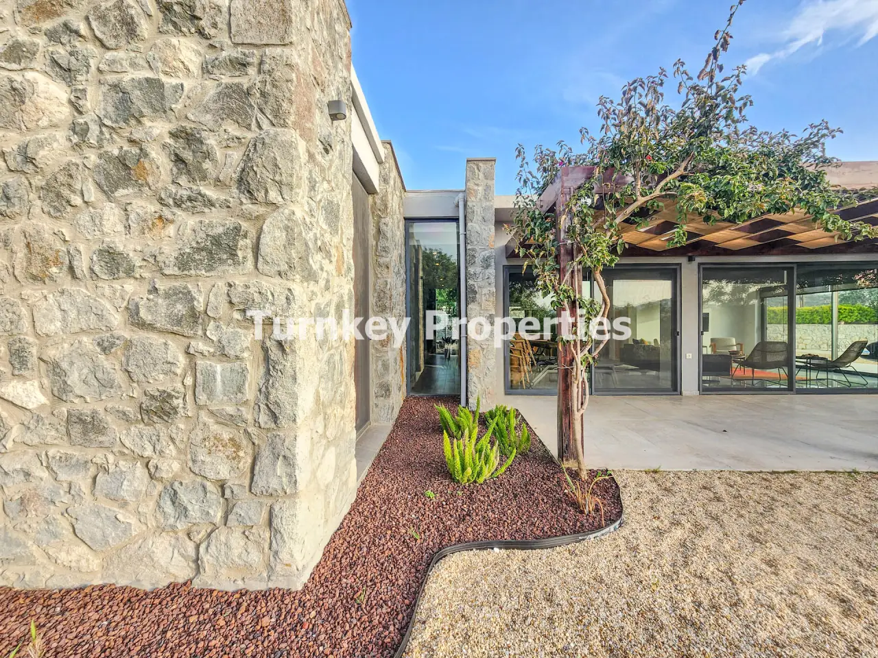 Villa à vendre à Gurece, de plain-pied avec jardin et une piscine — 2