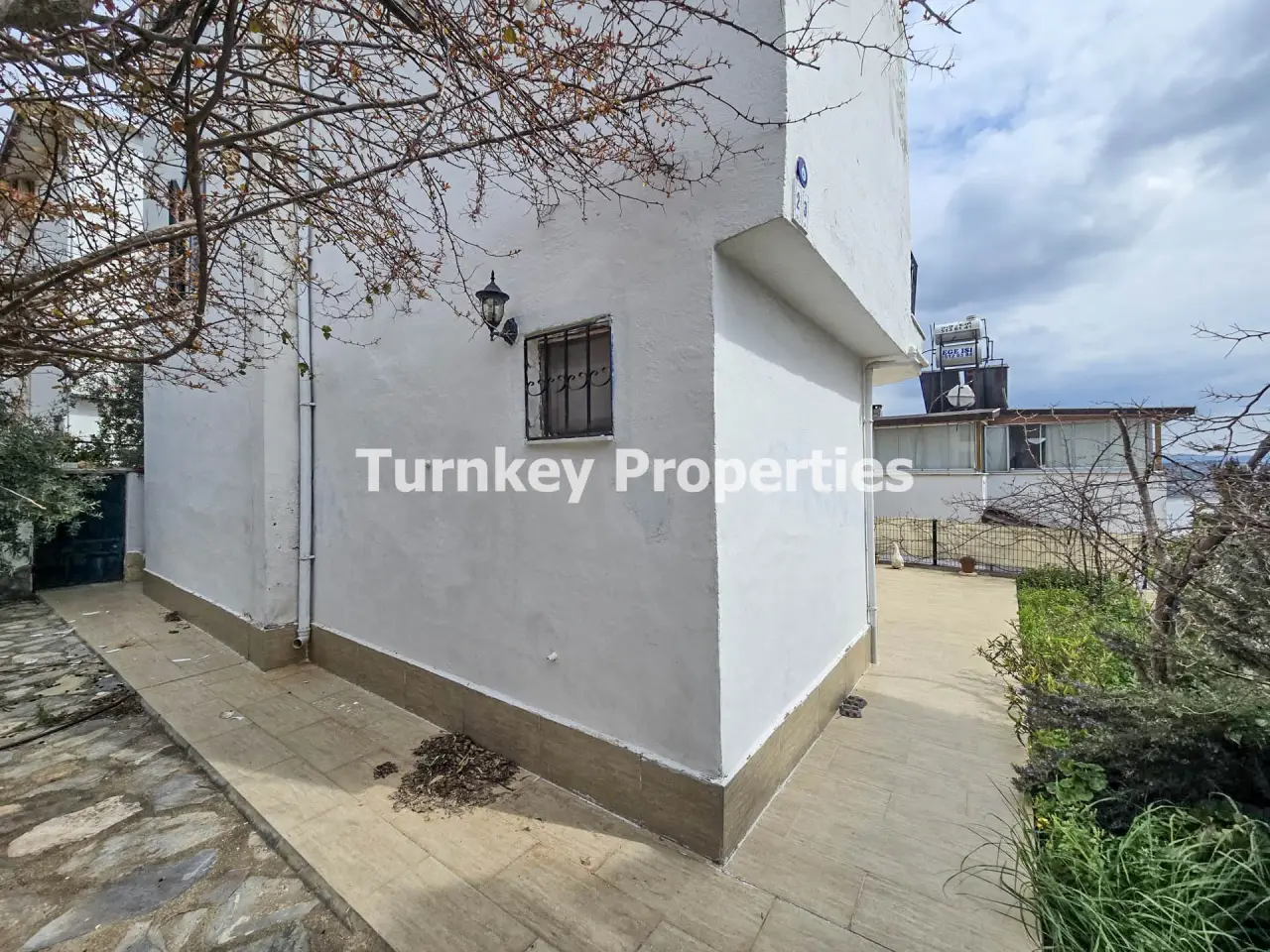 Villa meublée à louer à Bogazici avec jardin et une plage commune — 3