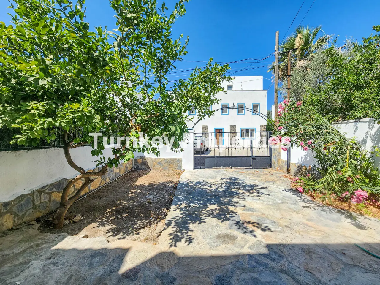 Two Flats with Garden and Car Parking for Sale in Central Konacik — 4