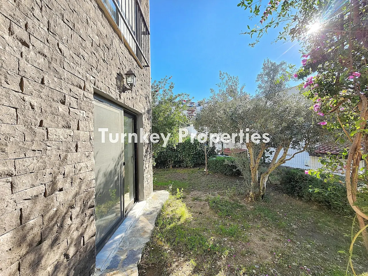 Garden Flat for Sale in Koyunbaba with Shared Pool near the Beach — 4